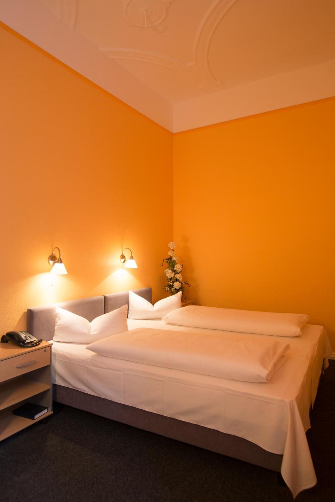 Hotel Am Hermannplatz Берлин Стая снимка