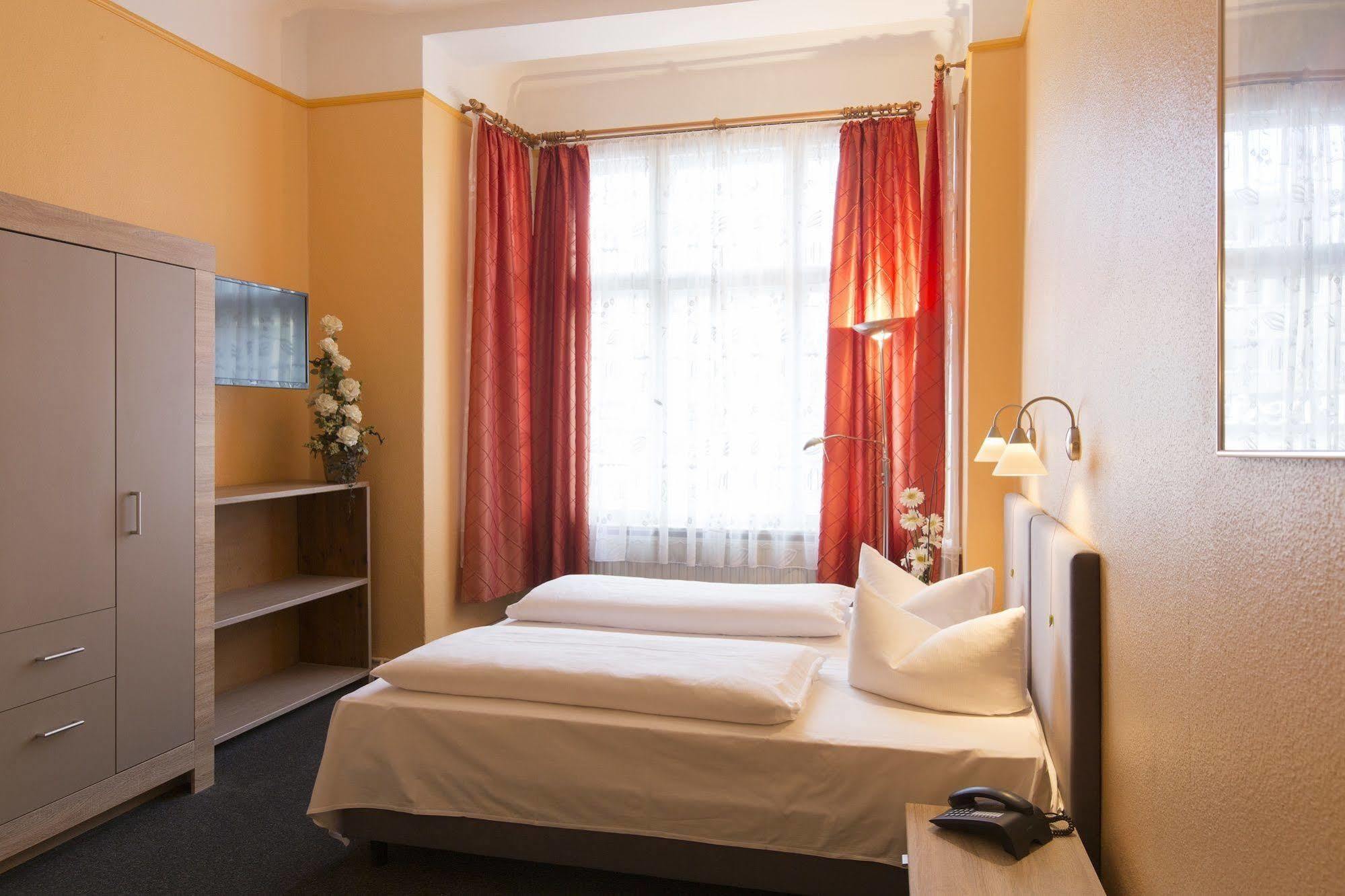 Hotel Am Hermannplatz Берлин Екстериор снимка