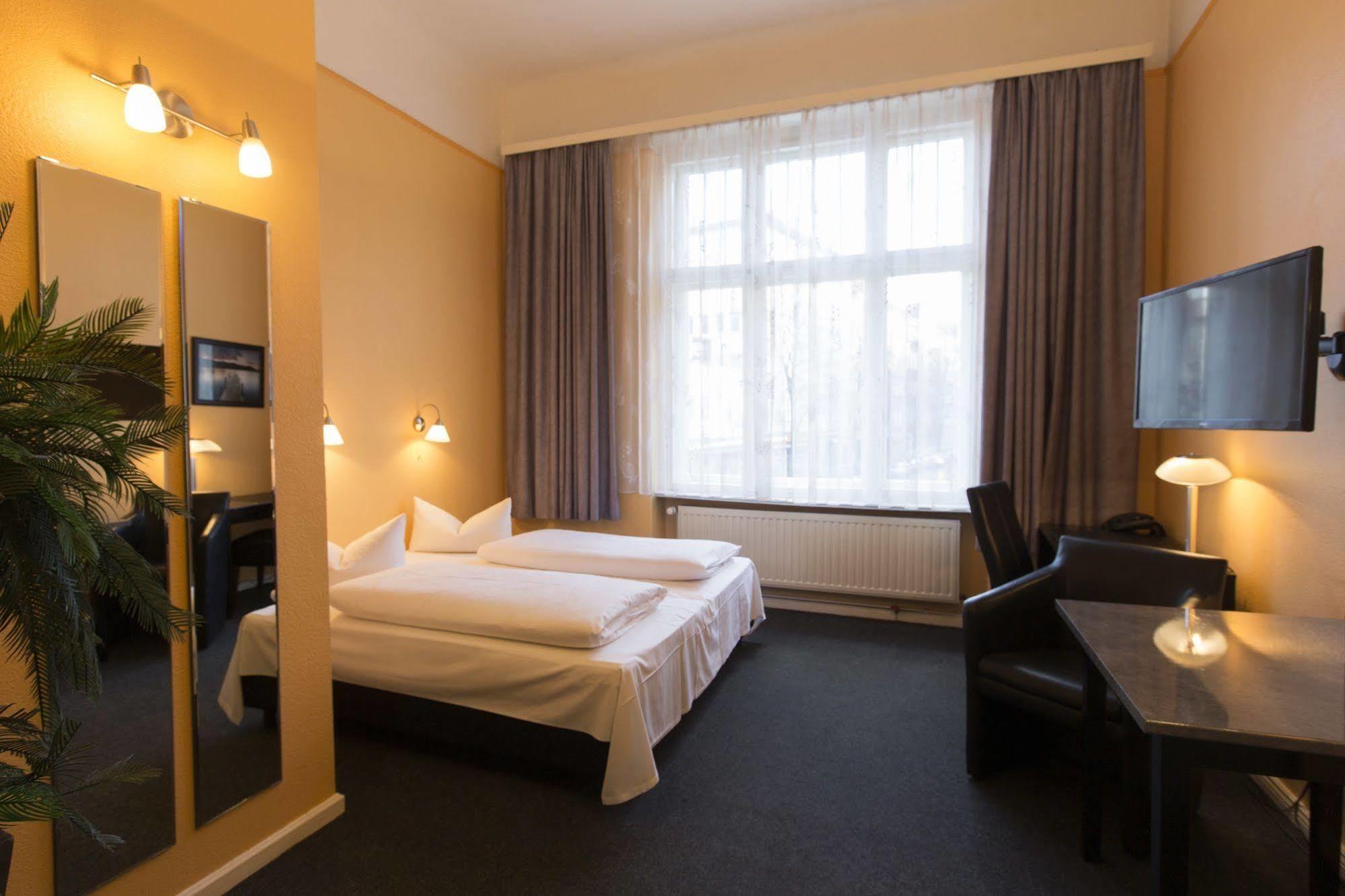 Hotel Am Hermannplatz Берлин Екстериор снимка