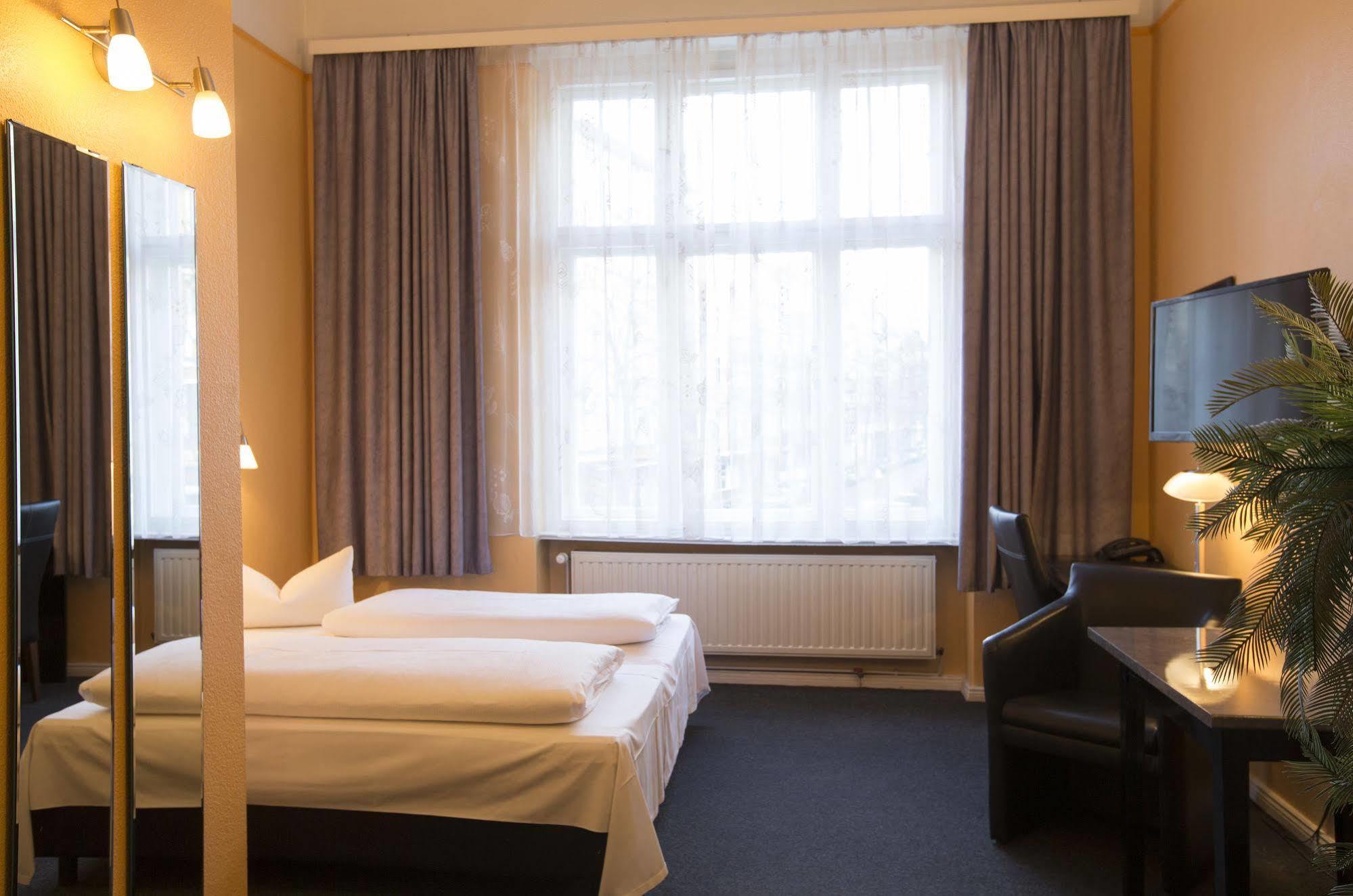 Hotel Am Hermannplatz Берлин Екстериор снимка